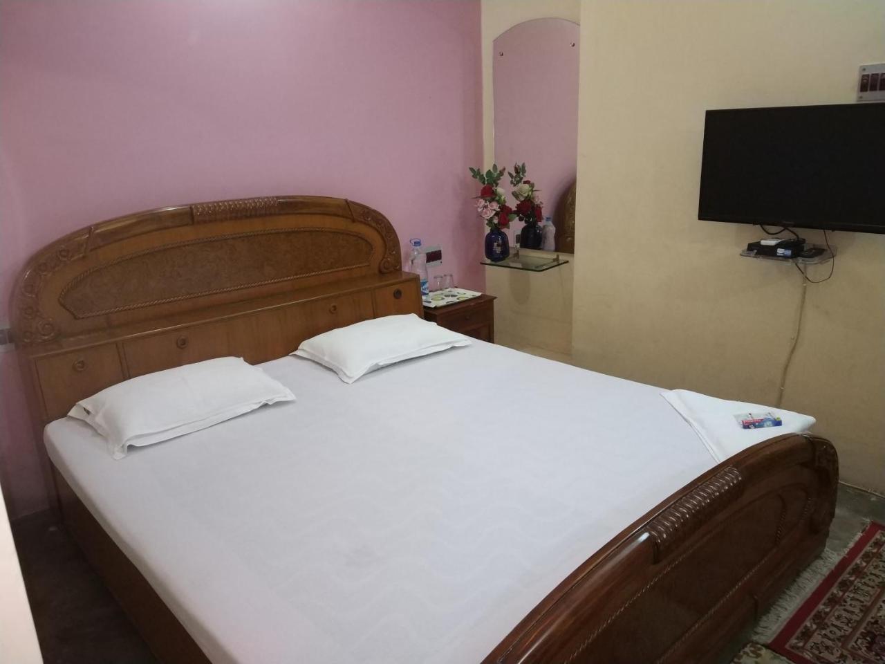 Royal Paying Guest Hotell Kolkata Eksteriør bilde