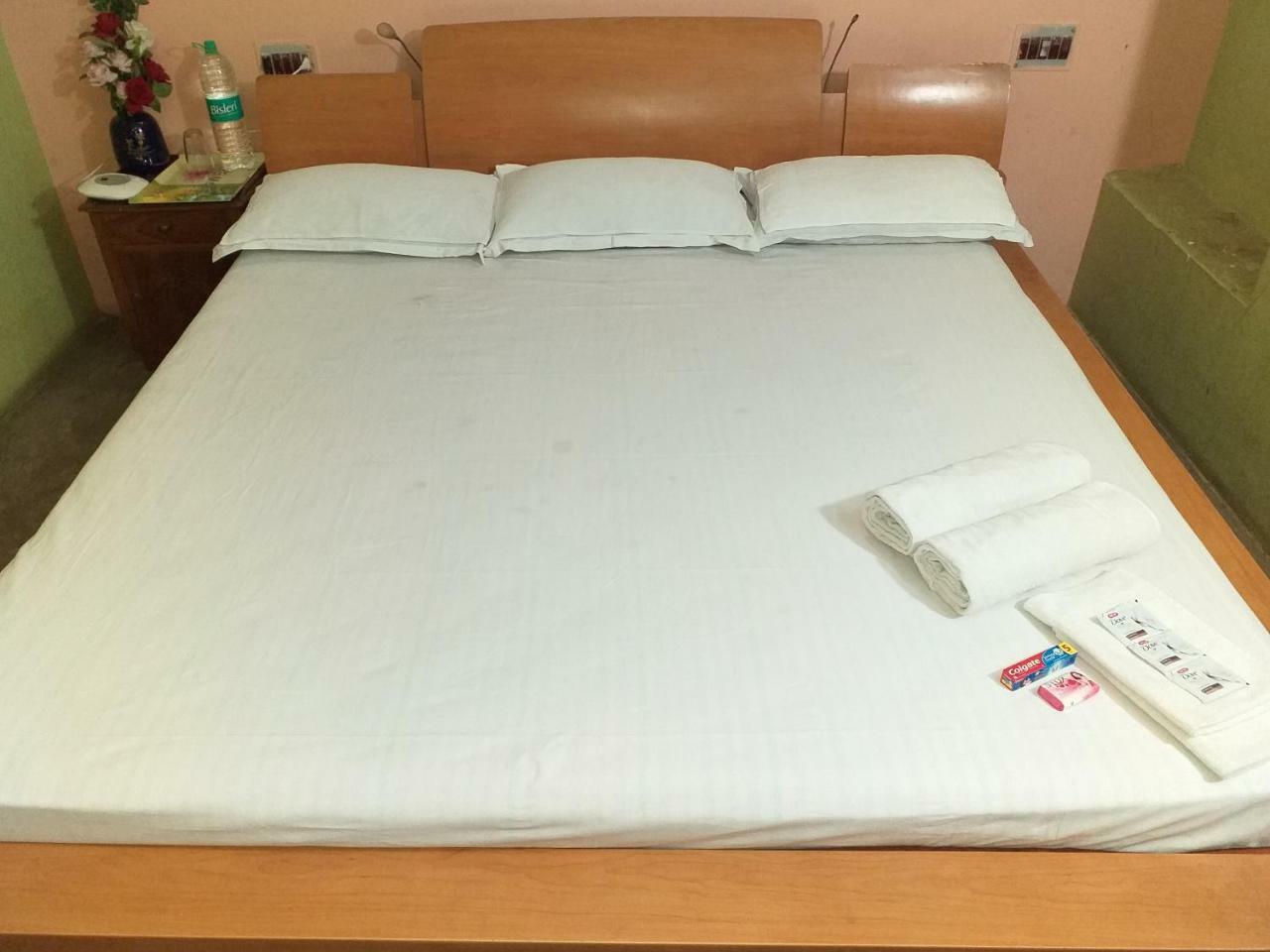 Royal Paying Guest Hotell Kolkata Eksteriør bilde