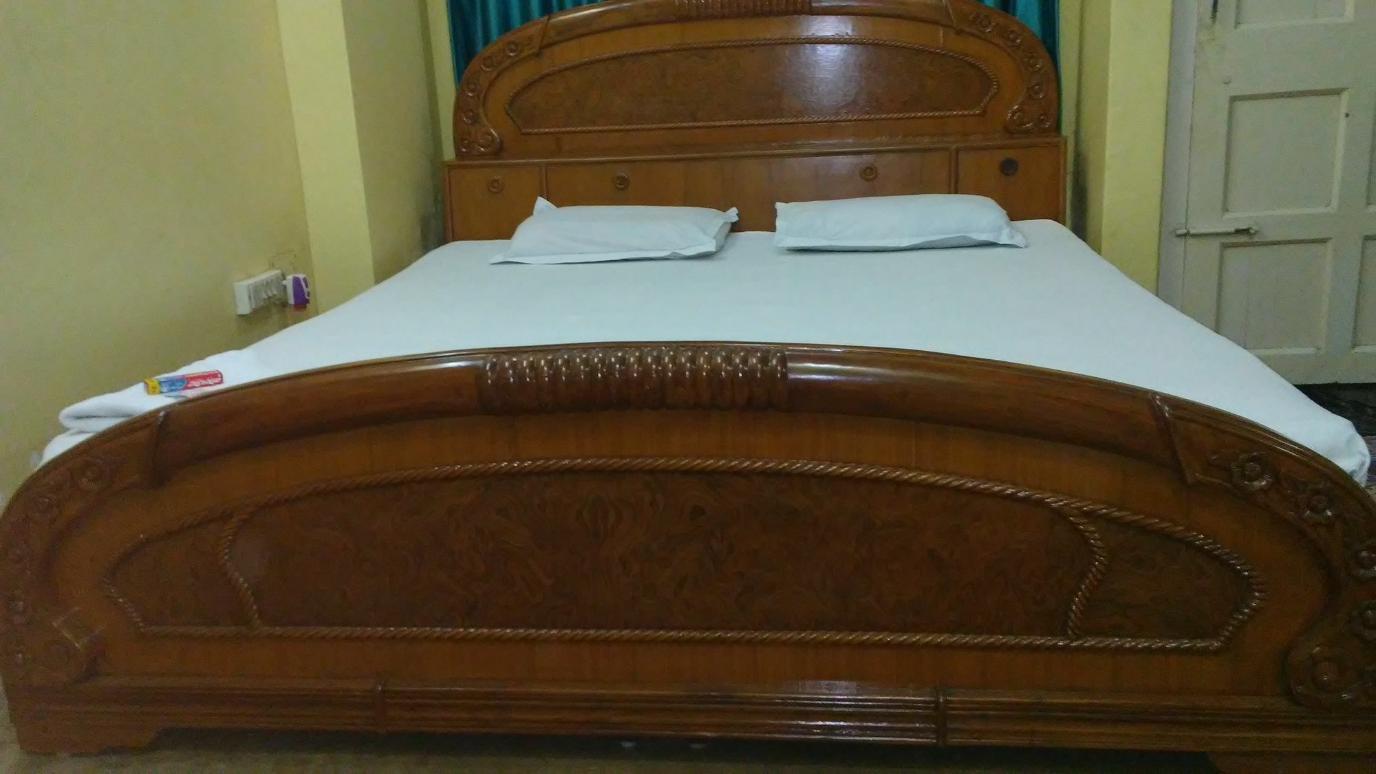 Royal Paying Guest Hotell Kolkata Eksteriør bilde