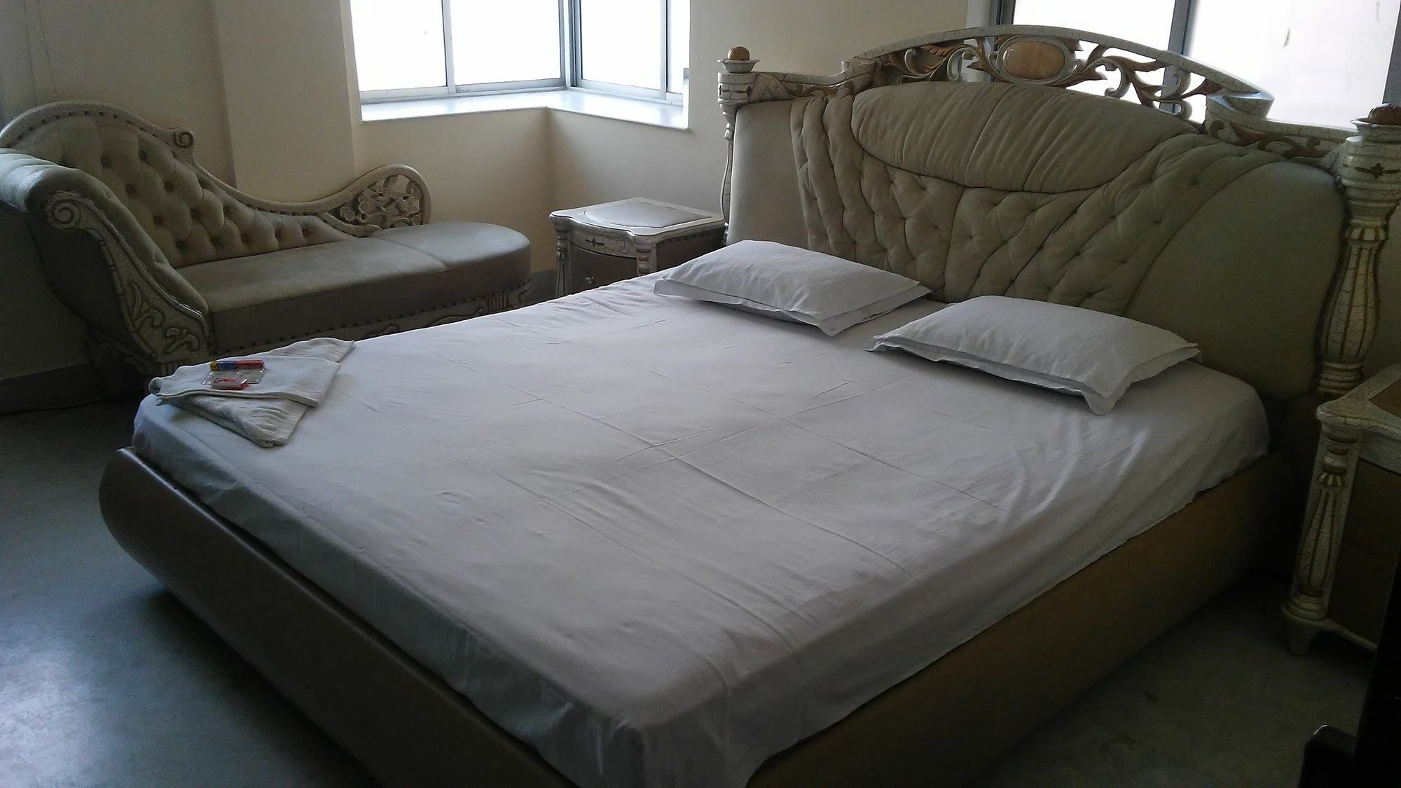 Royal Paying Guest Hotell Kolkata Eksteriør bilde